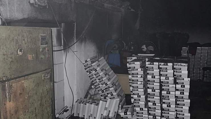 Bina yangınından 2 kişi kurtarıldı