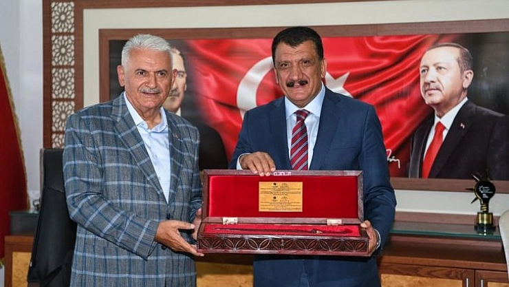 Yıldırım'dan hizmetlere övgü