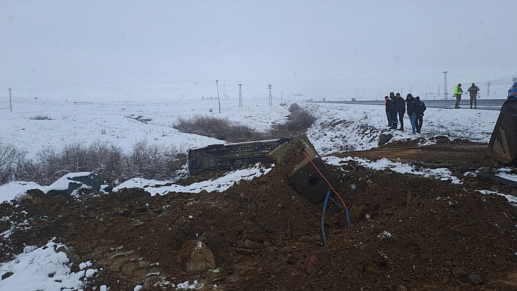 Bingöl'de işçileri taşıyan transit şarampole yuvarlandı: 2'si ağır 9 yaralı