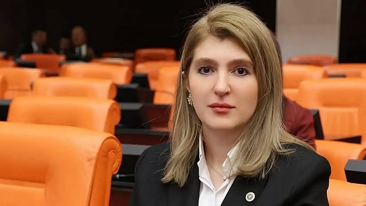 Bir gecede her şey değişti: Kayısı bahçeleri göz göre göre gitti