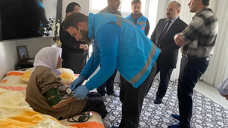 Bitlis'teki asırlık çınara anlamlı ziyaret