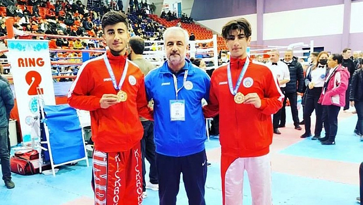 Boksör kardeşler Avrupa'da iddialı