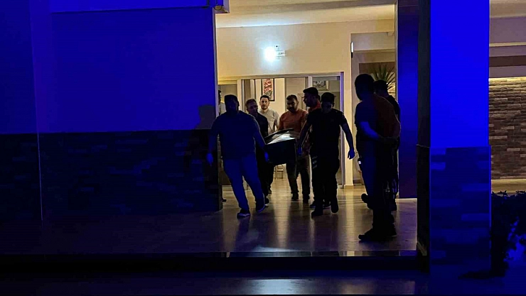 Boşanma aşamasındaki eşini öldürüp intihar etti