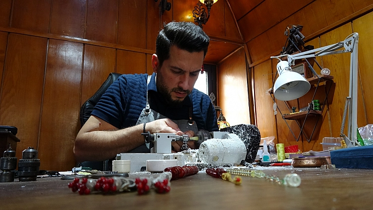 Bu tespihlerin fiyatı dudak uçuklatıyor