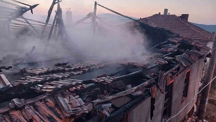 Müstakil ev yangında kule döndü