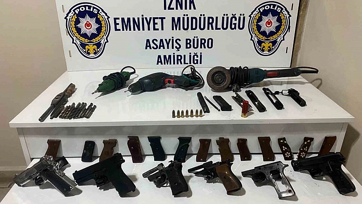 Kaçak silah üretiyorlardı! Yakalandılar...