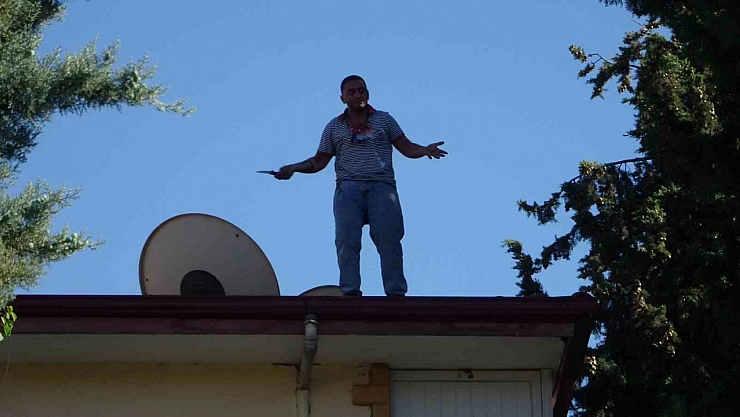 Malatya'da Bıçaklı Genç Çatı Dramı Yaşattı!