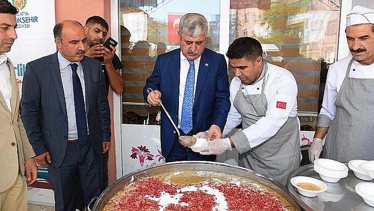 Büyükşehir'den aşure ikramı