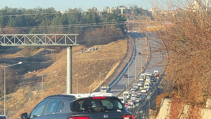 Buzlanan yol kazaya neden oldu