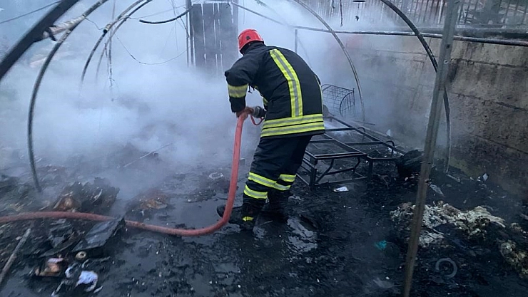 Çadır adeta küle döndü