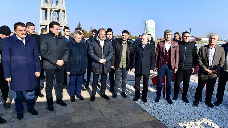 Çavuşoğlu'ndan  tam not