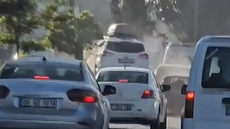 Çekici, kırmızı ışıkta 6 araca çarptı