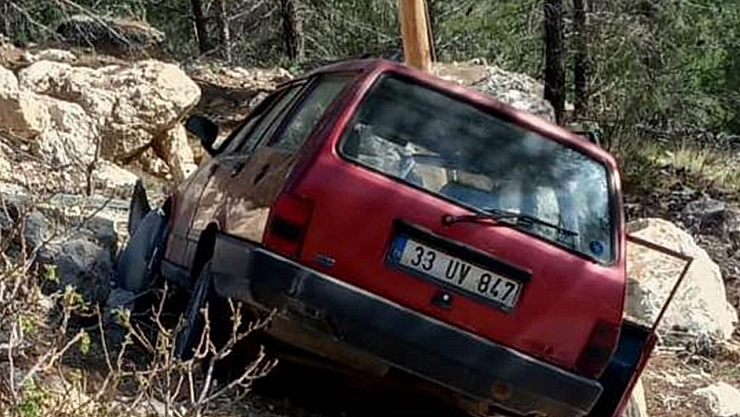 Cenazeye giderken kaza geçirip öldü