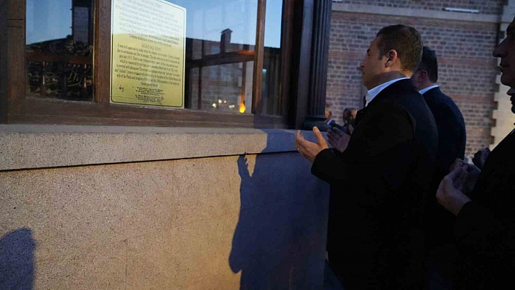 CHP'li başkan şükür namazı ile başladı