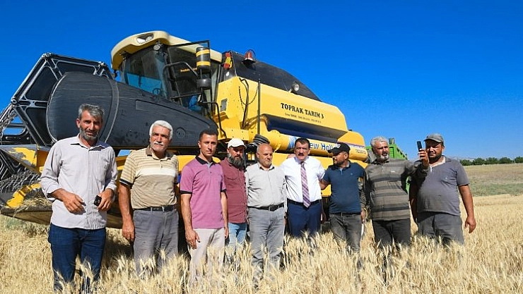 Çiftçilere dağıtılan tohumların hasadı başladı