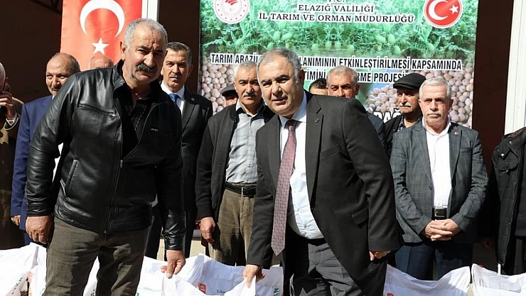 Çiftçilere nohut dağıtıldı