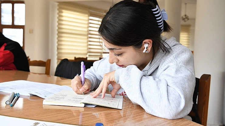 Çilesiz semt pazarı, modern kütüphaneye dönüşüyor