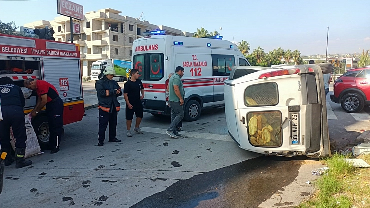 Cip ile çarpışan hafif ticari araç devrildi