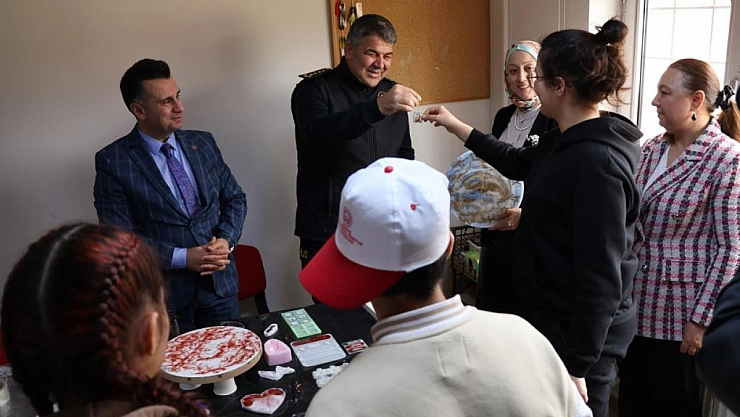 Çocuk evleri sitesine moral ziyareti