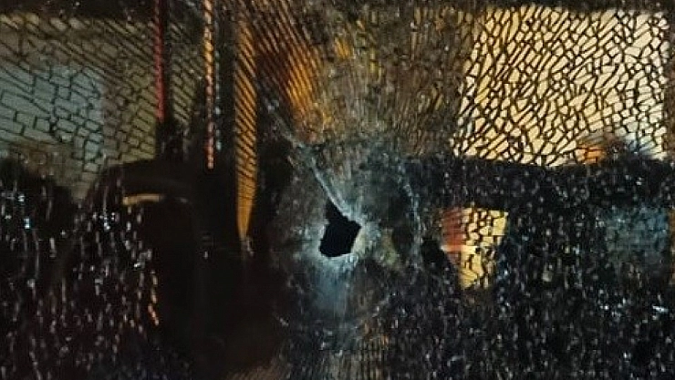 Magandalar otobüse silahlı saldırdılar! İşte saldırı görüntüleri...