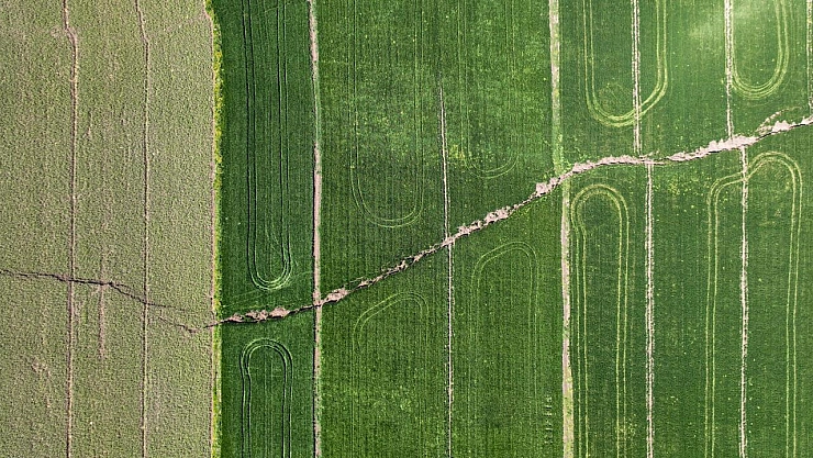 Çökmeler çiftçileri zorluyor