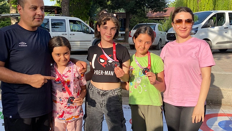 Coşku Curling ile Taçlandı!