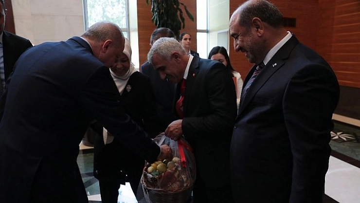 Erdoğan'a kayısı ikramı