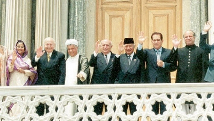 D-8 bir insanlık hareketidir