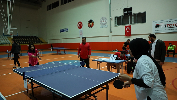 Darende'de masa tenisi turnuvası