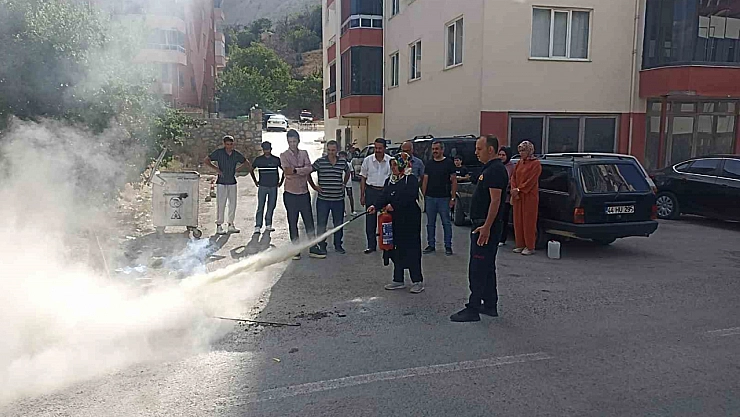 Malatya'da Sürücü Kursu'nda İtfaiye Ekiplerinden Yangın Eğitimi