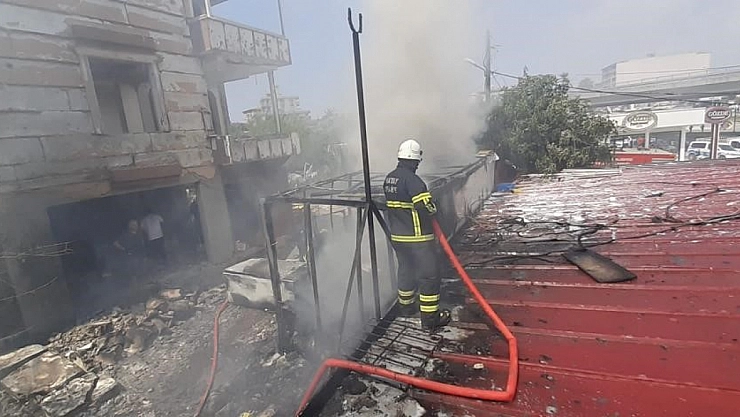 Depo ve bahçe yangını