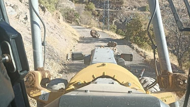 Deprem Sonrası Yollar Temizlendi!