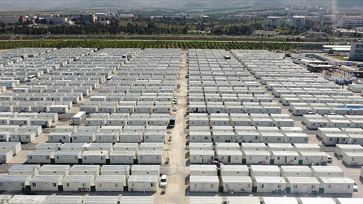 Deprem yıkıp geçse de dayanışma devam ediyor