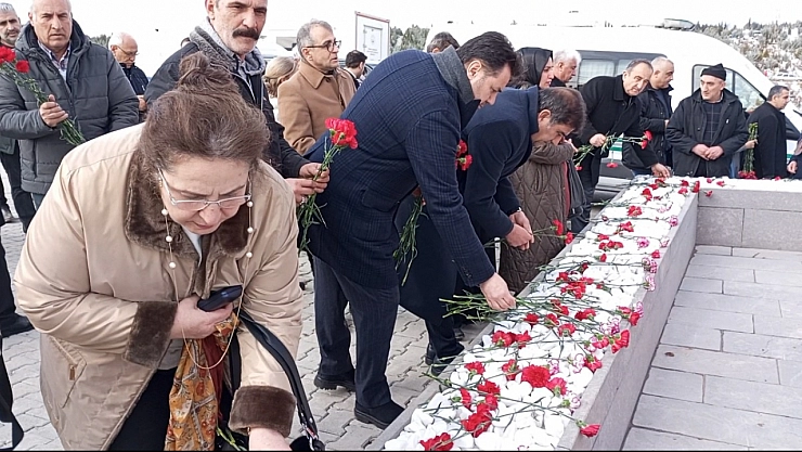 Depremde hayatını kaybedenler unutulmadı