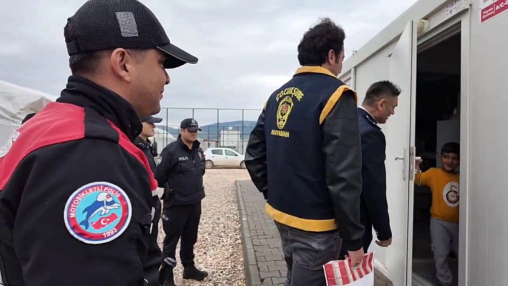 Depremde öksüz kalan Efe'ye polislerden bayram ziyareti