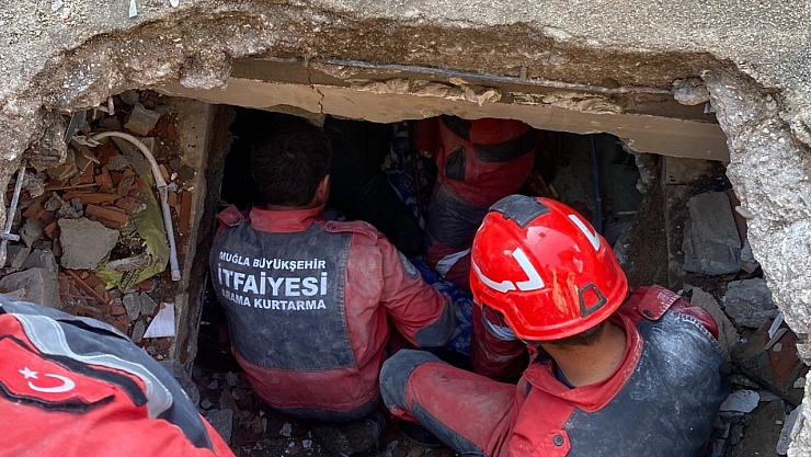 Depremde yaşadıklarını anlattı