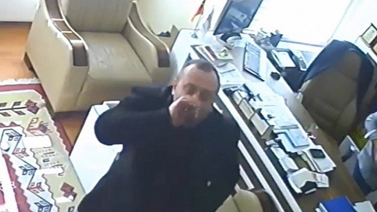 Depreme çay içerken yakalandılar