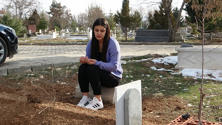 Depremzede aile hayata  yeniden tutunuyor