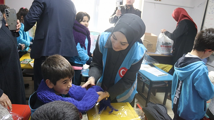 Depremzede kadınlardan ilkokulu öğrencilerine sıcak destek