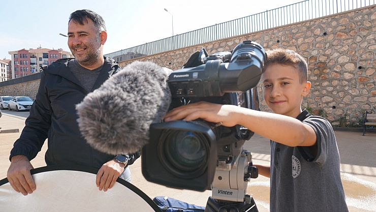 Depremzede öğrenciler kamerayla tanıştı