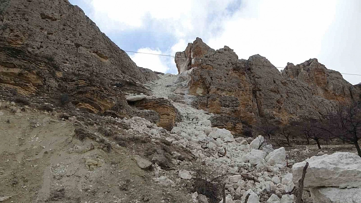 Dağlar bölük bölük bölündü