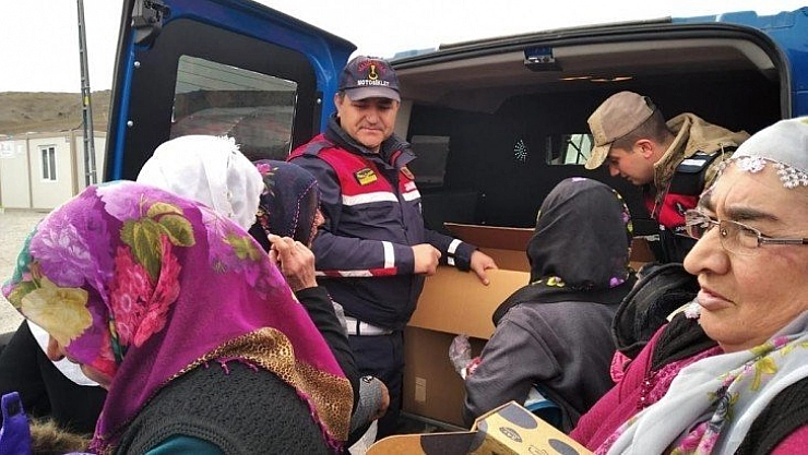 Depremzedelere Jandarma desteği