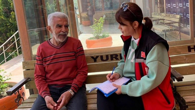 Depremzedeleri yalnız bırakmıyor