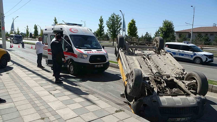 Malatya'da Ticari Taksi Ters Döndü: 1 Yaralı