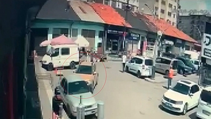 Direksiyon başında rahatsızlanan sürücü 6 araca çarptı