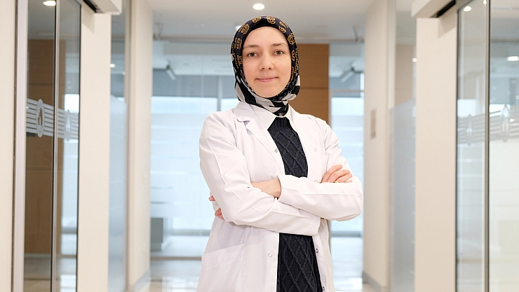 Diş eti çekiliyorsa kemik de eriyordur!