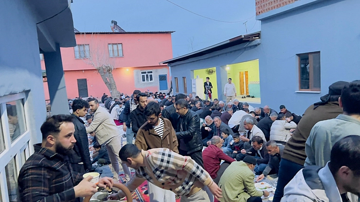 Diyarbakır'da 25 yıllık iftar geleneği