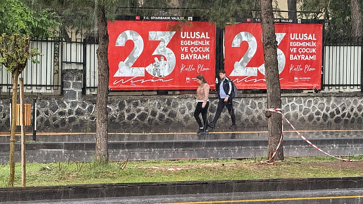 Diyarbakır'da sağanak hayatı felç etti