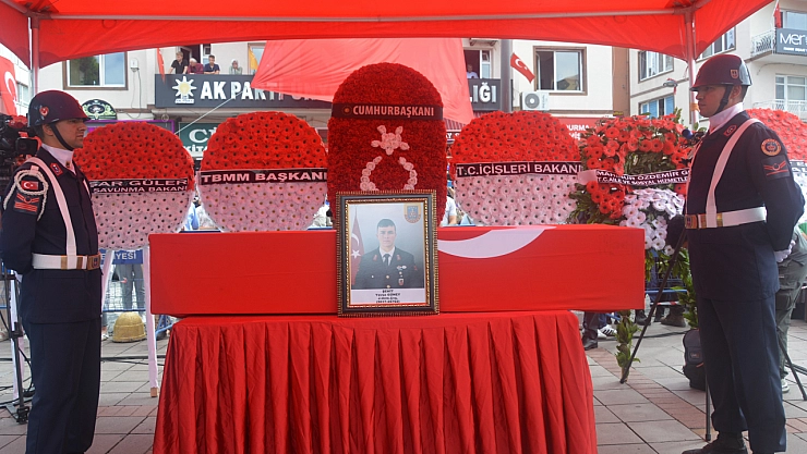 Ordu Şehidine Ağladı