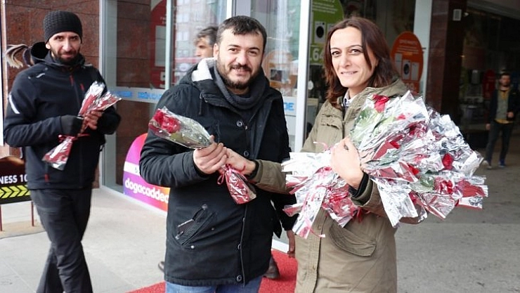 Sevgilileri unutmadı